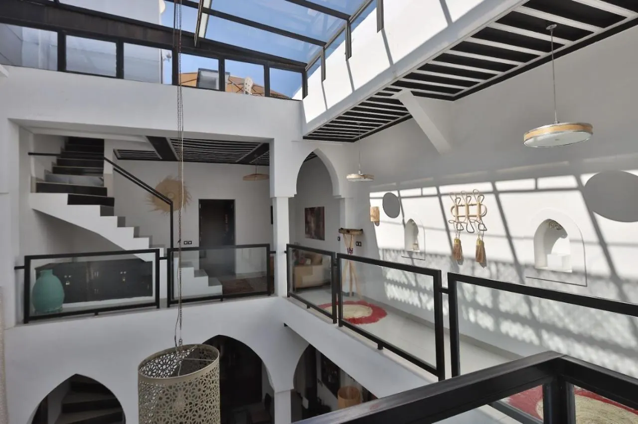Riad Modern Bed & Breakfast Марракеш